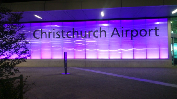 Christchurch Airport di pukul 5:00 pagi. Bye-bye New Zealand, panjang umur boleh pergi lagi terutamanya kalau dah bosan dengan kelam kabut di ibukota Kuala Lumpur :-)
